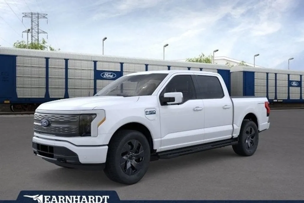 2025 Ford F-150 Lightning Lariat photo 1