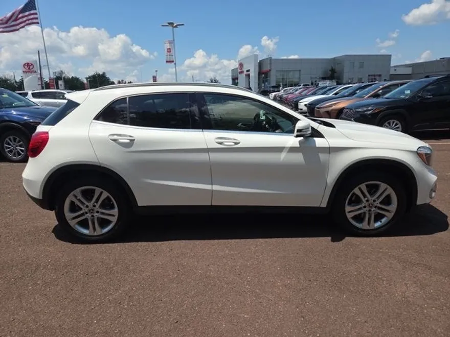 2020 Mercedes Benz GLA 250 4MATIC photo 1