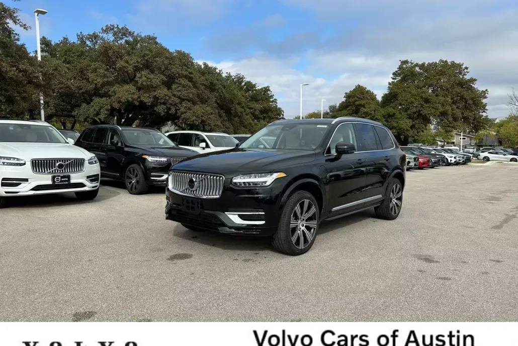 2025 Volvo XC90 Plus T8 AWD photo 1
