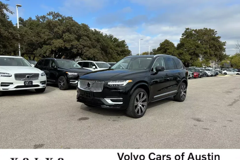 2025 Volvo XC90 Plus T8 AWD photo 1