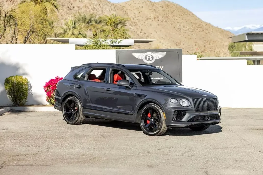 2025 Bentley Bentayga Azure V8 photo 1