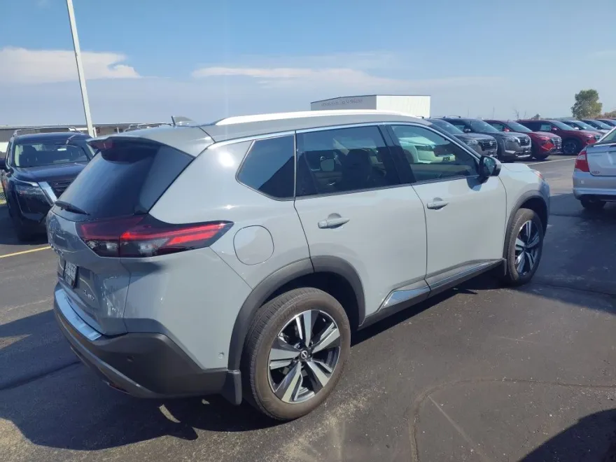 2023 Nissan Rogue SL photo 1