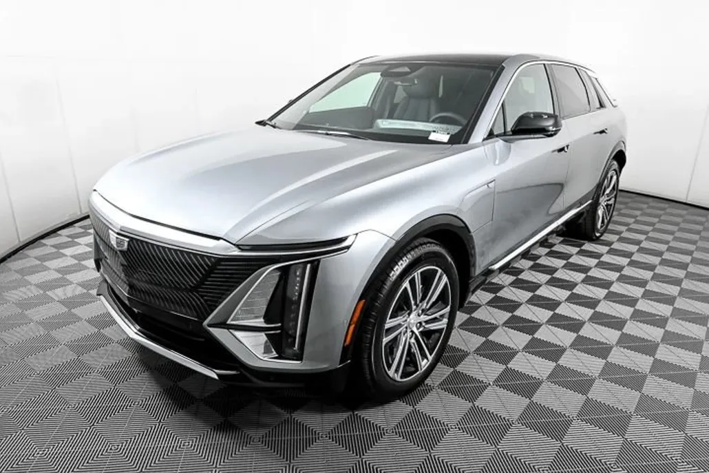 2025 Cadillac Lyriq Luxury photo 1