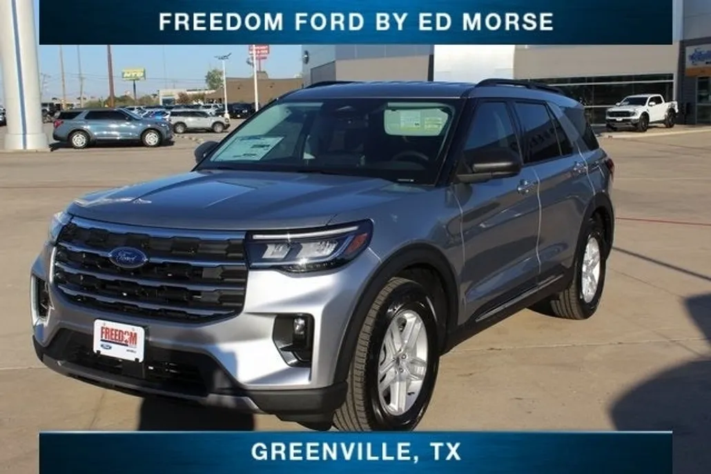 2025 Ford Explorer photo 1