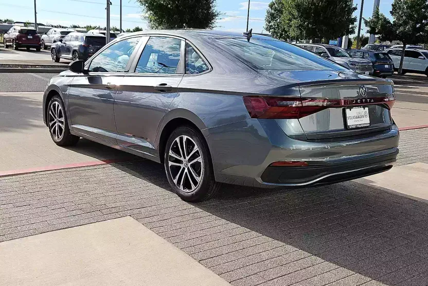 2025 Volkswagen Jetta 1.5T Sport photo 1