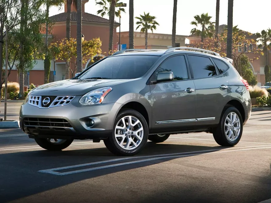2011 Nissan Rogue SV photo 1