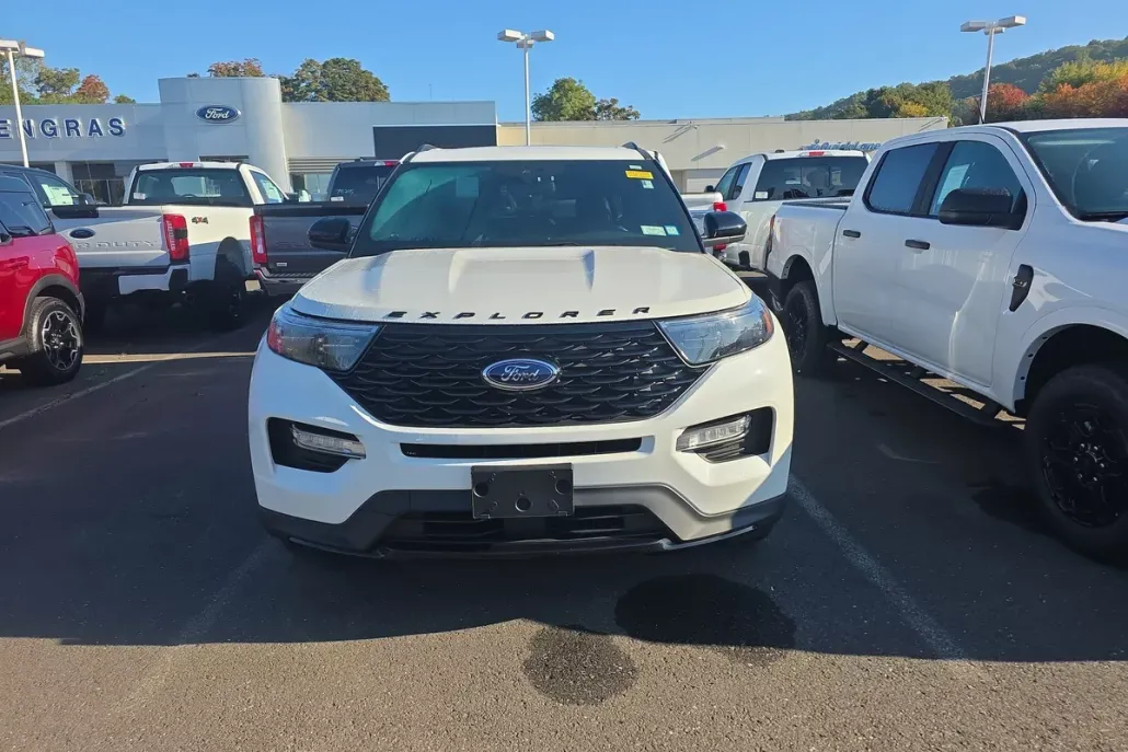 2022 Ford Explorer ST-Line photo 1