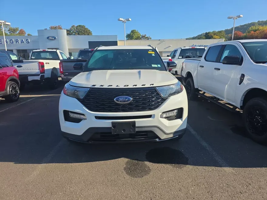 2022 Ford Explorer ST-Line photo 1