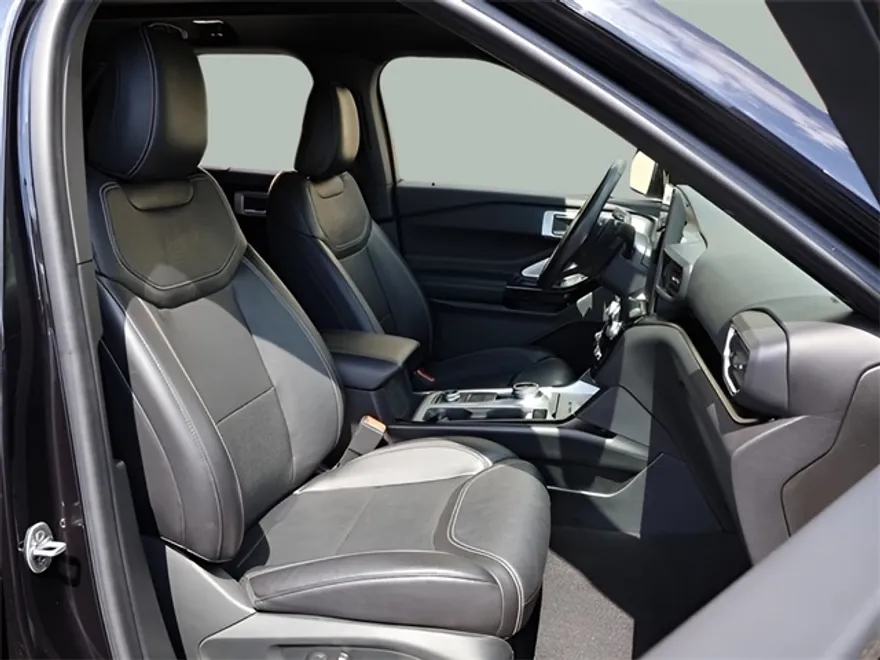 2022 Ford Explorer ST photo 1