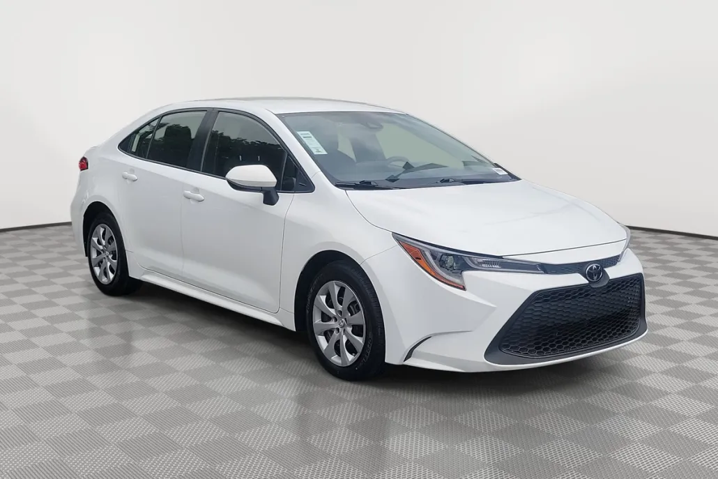 2022 Toyota Corolla LE photo 1