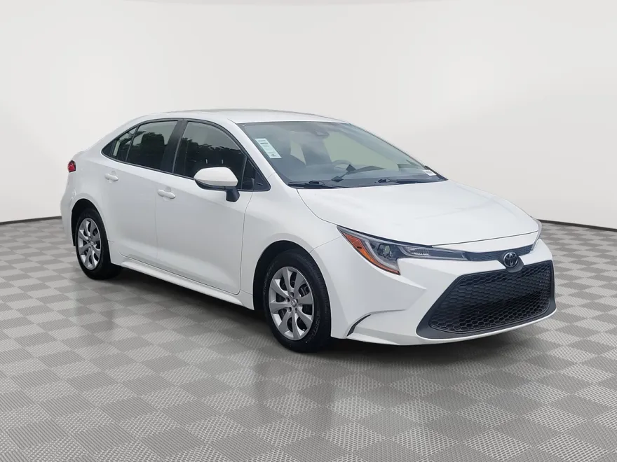 2022 Toyota Corolla LE photo 1