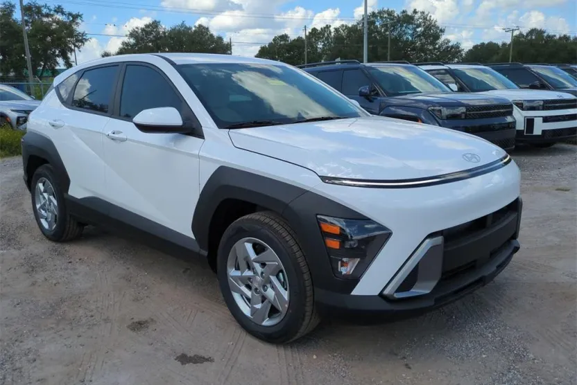 2026 Hyundai Kona SE photo 1