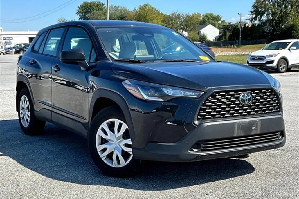 2023 Toyota Corolla Cross L photo 1