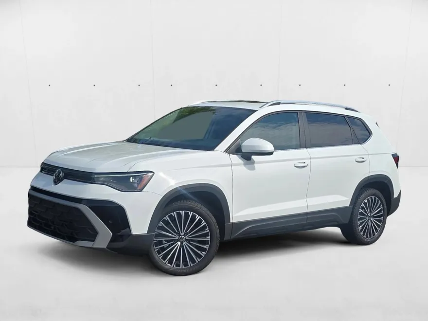 2025 Volkswagen Taos SE photo 1