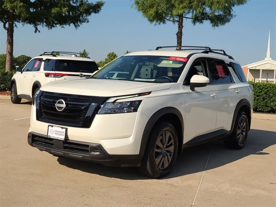 2024 Nissan Pathfinder SV photo 1