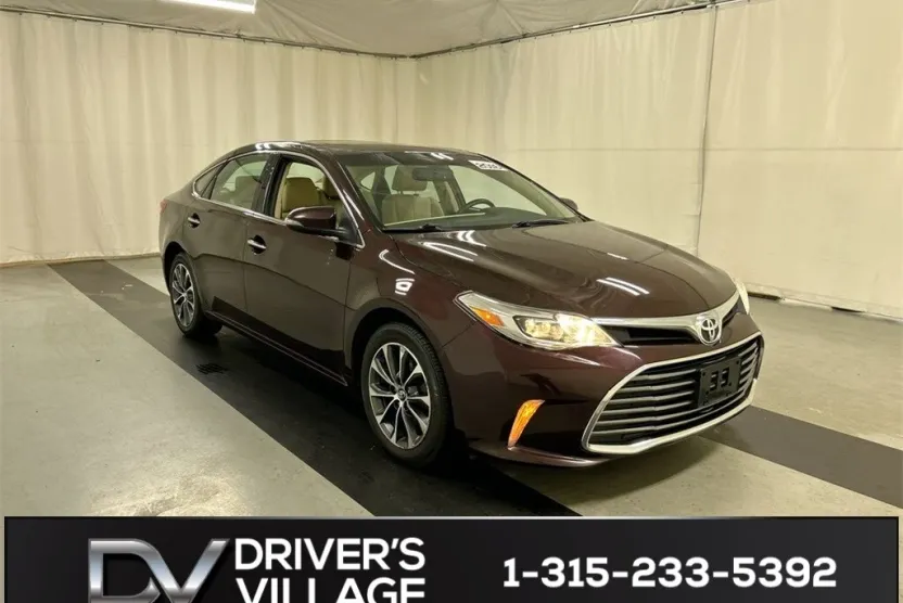 2016 Toyota Avalon Limited photo 1