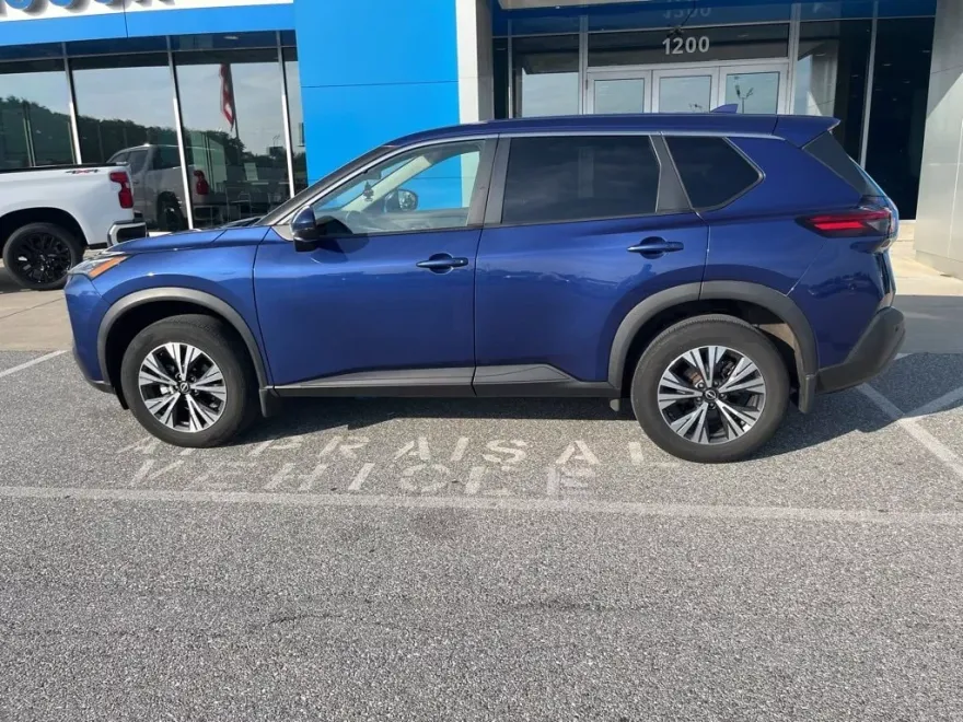 2022 Nissan Rogue SV photo 1