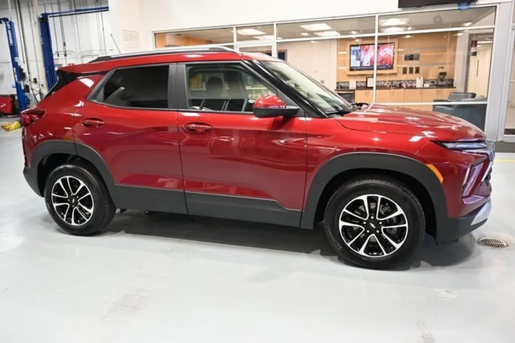 2024 Chevrolet Trailblazer LT photo 1
