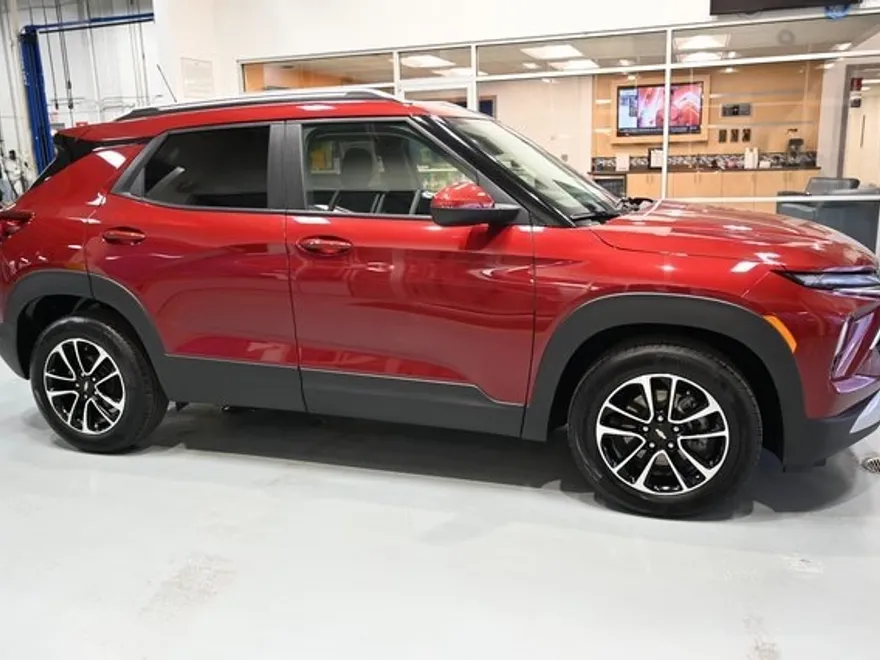 2024 Chevrolet Trailblazer LT photo 1