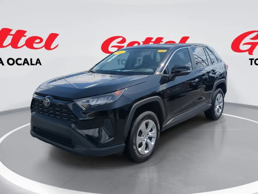 2022 Toyota RAV4 LE photo 1