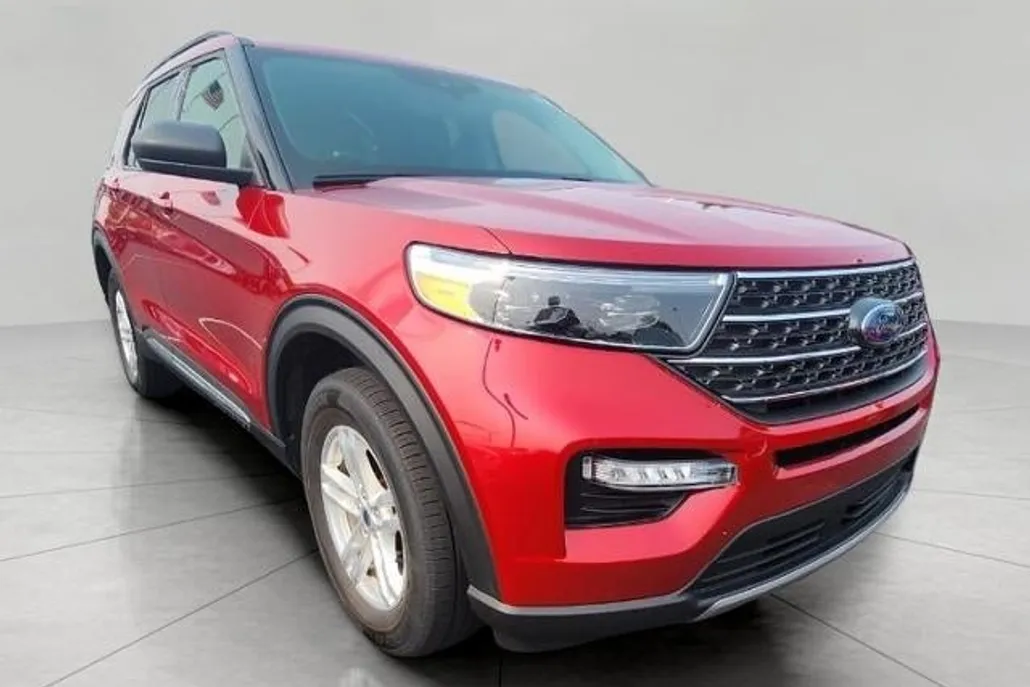 2022 Ford Explorer XLT photo 1