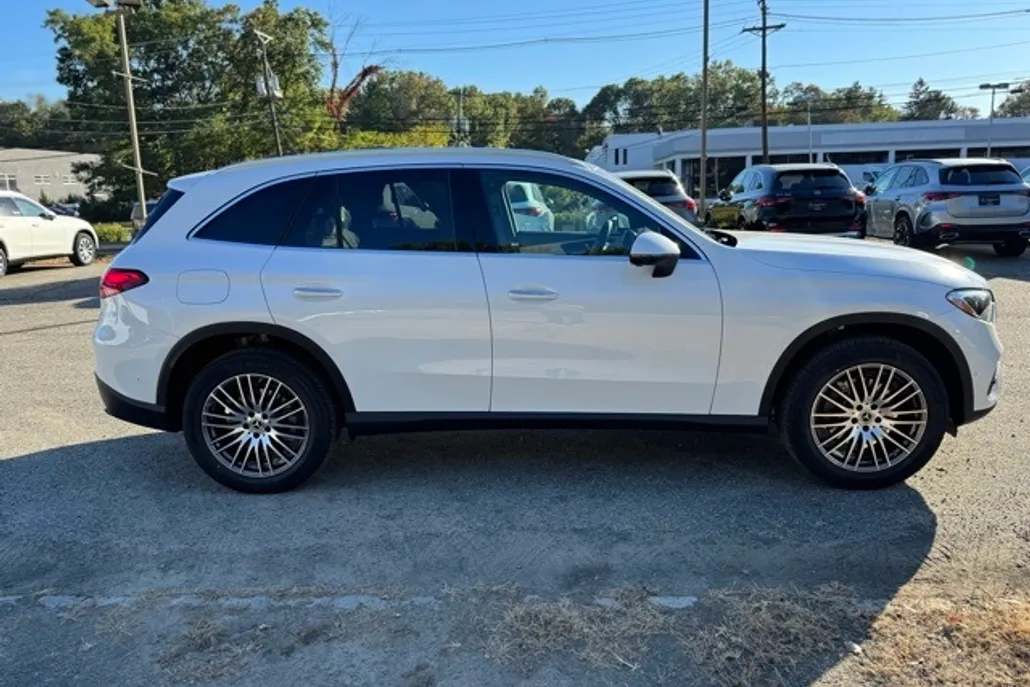 2026 Mercedes Benz GLC 300 4MATIC photo 1