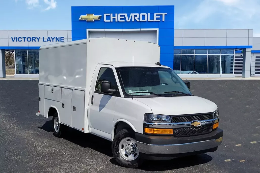 2025 Chevrolet Express Cutaway 3500 photo 1
