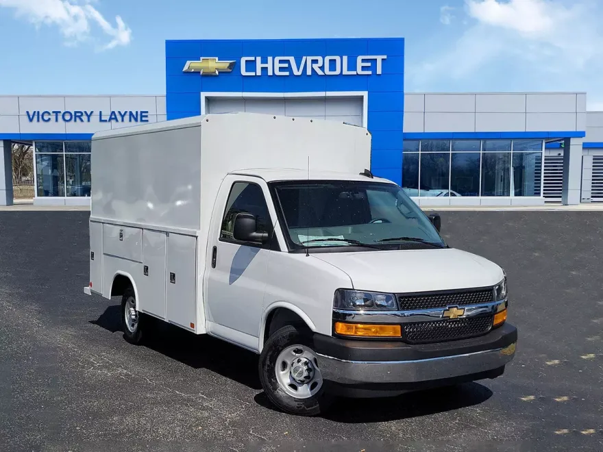 2025 Chevrolet Express Cutaway 3500 photo 1