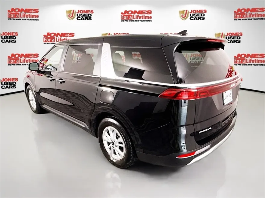 2024 Kia Carnival LX photo 1