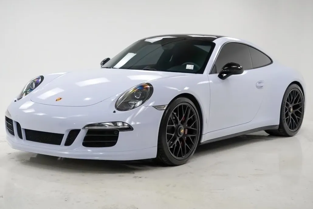 2015 Porsche 911 GTS photo 1