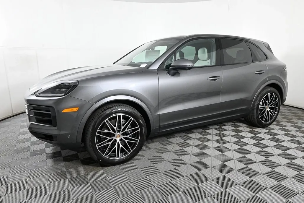 2025 Porsche Cayenne photo 1