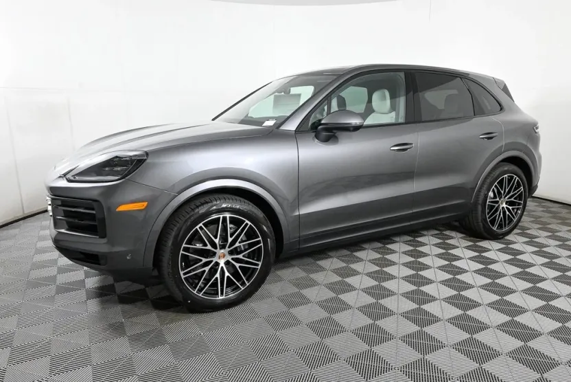 2025 Porsche Cayenne photo 1