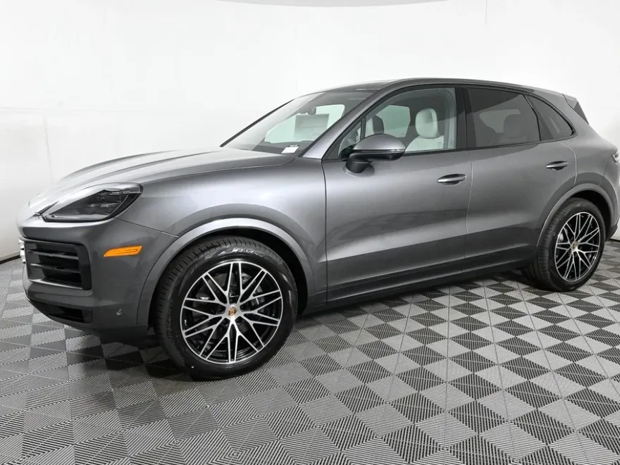 2025 Porsche Cayenne photo 1