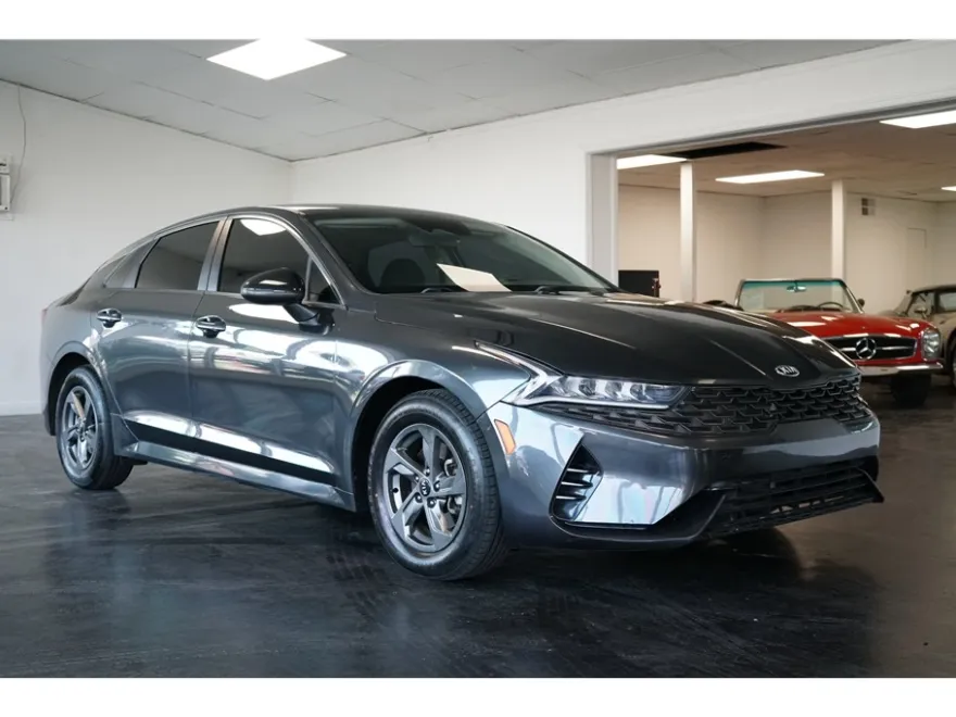 2021 Kia K5 LXS photo 1