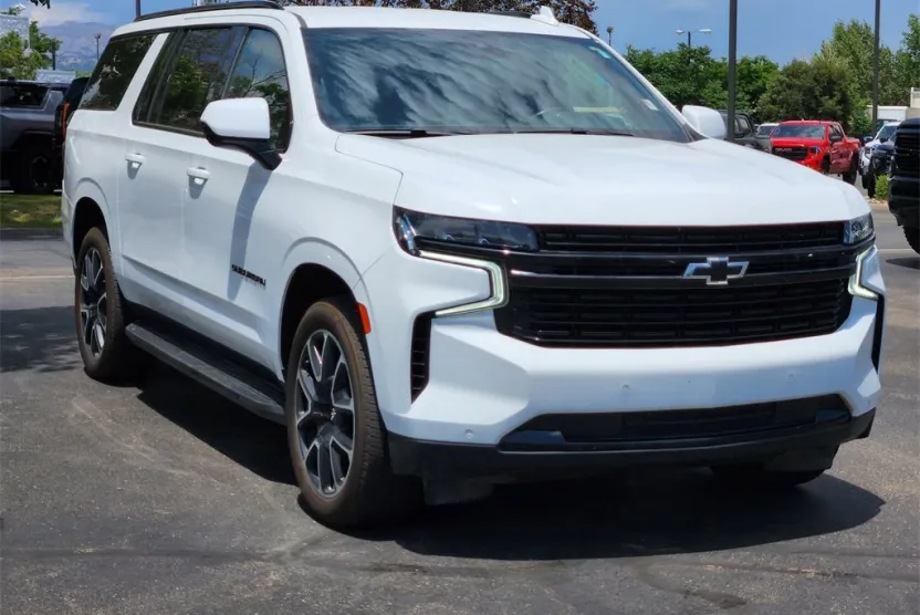 2023 Chevrolet Suburban RST photo 1