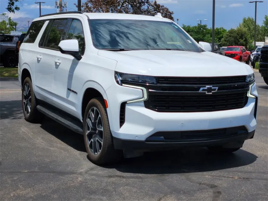 2023 Chevrolet Suburban RST photo 1