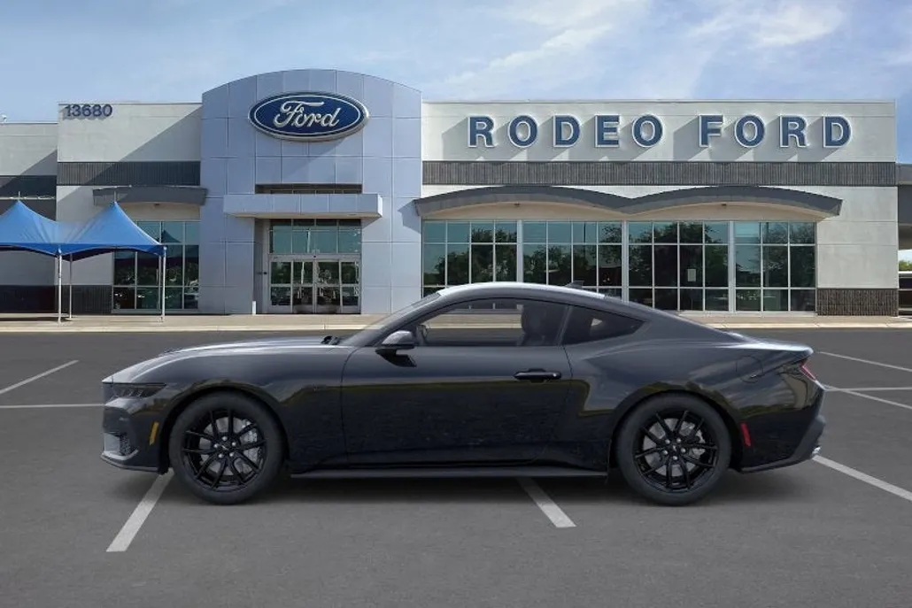 2025 Ford Mustang GT photo 1