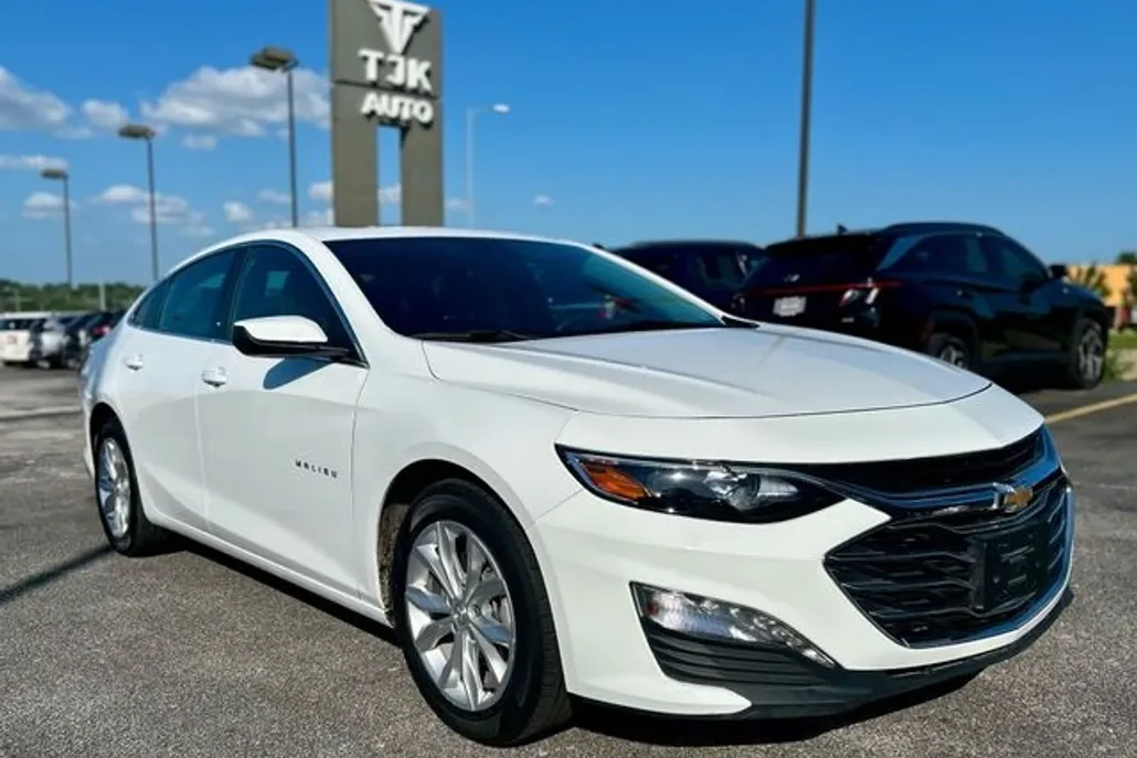2024 Chevrolet Malibu 1LT photo 1