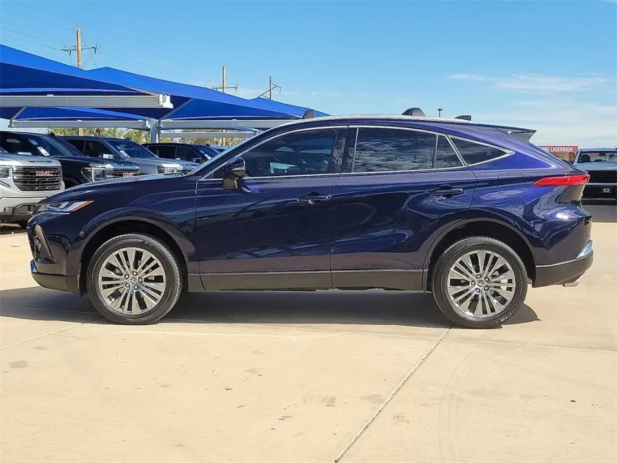 2024 Toyota Venza LE photo 1