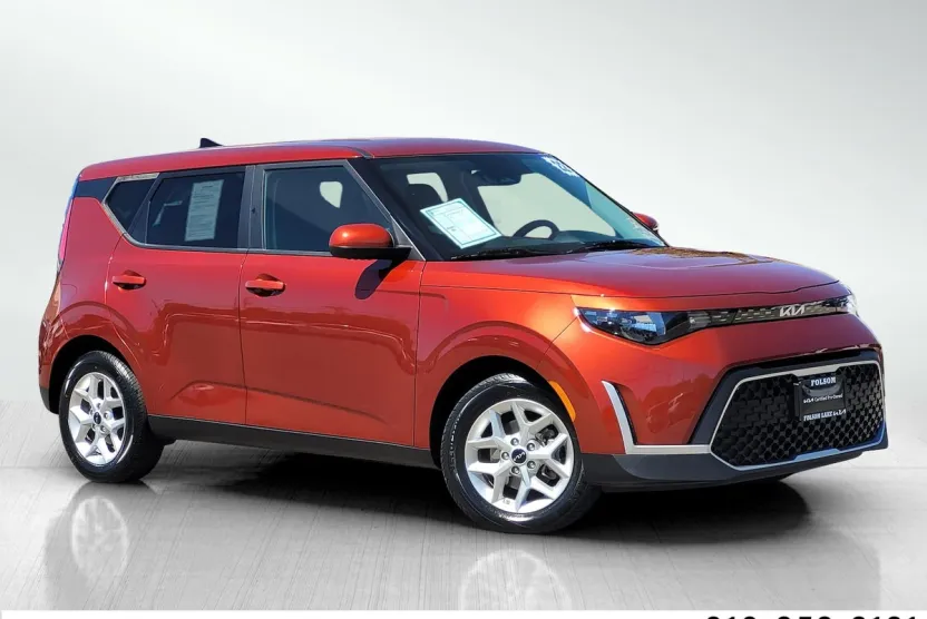 2023 Kia Soul LX photo 1