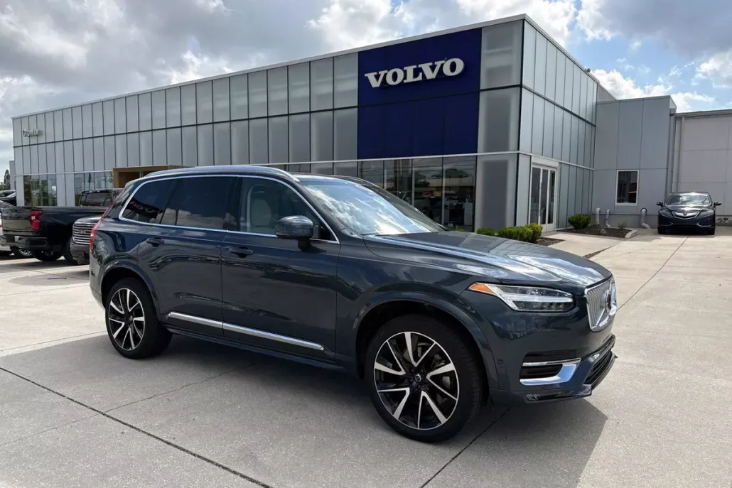 2025 Volvo XC90 B5 Plus photo 1