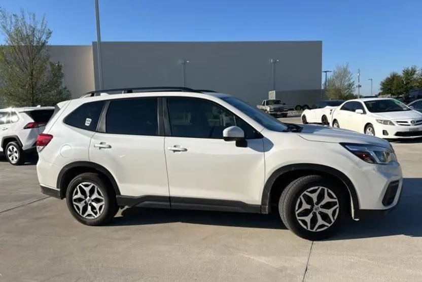 2021 Subaru Forester Premium photo 1