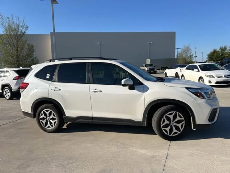 2021 Subaru Forester Premium photo 1