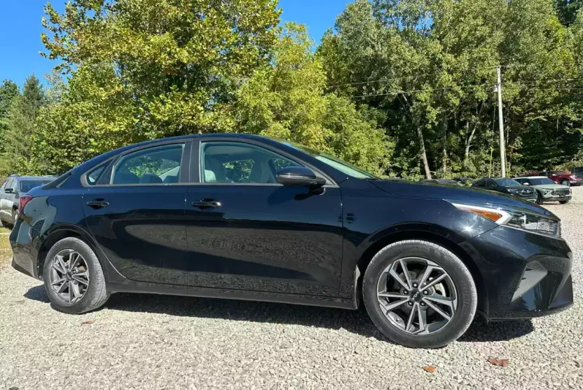 2023 Kia Forte LXS photo 1