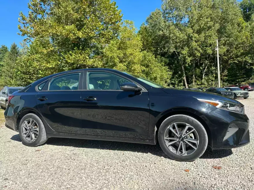 2023 Kia Forte LXS photo 1