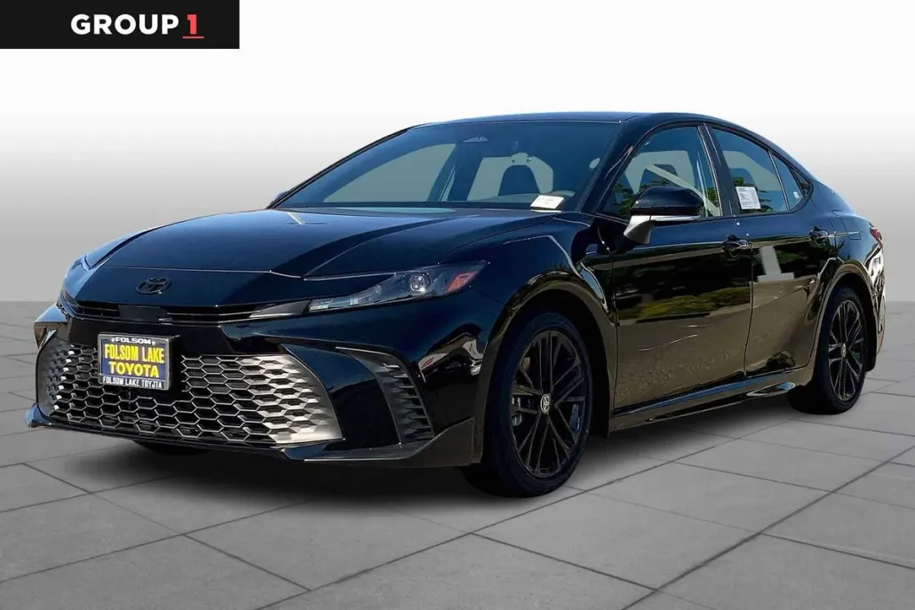 2025 Toyota Camry SE photo 1
