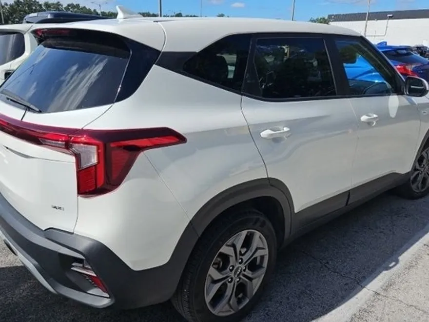 2024 Kia Seltos LX photo 1