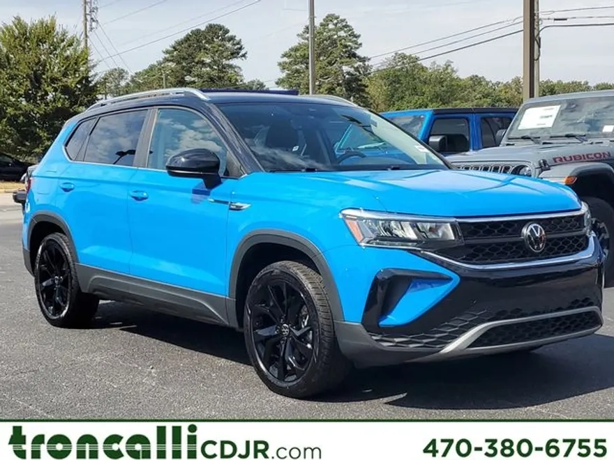 2023 Volkswagen Taos SE photo 1