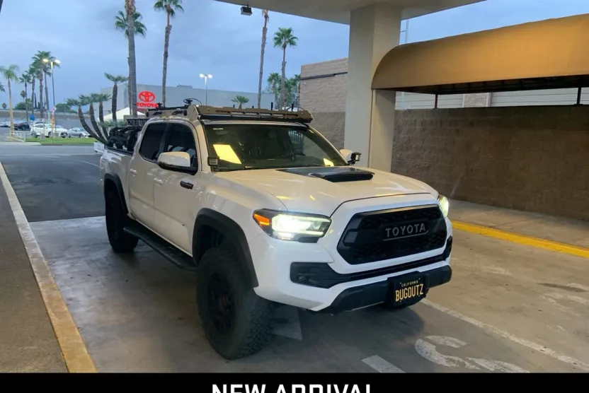 2020 Toyota Tacoma SR5 photo 1