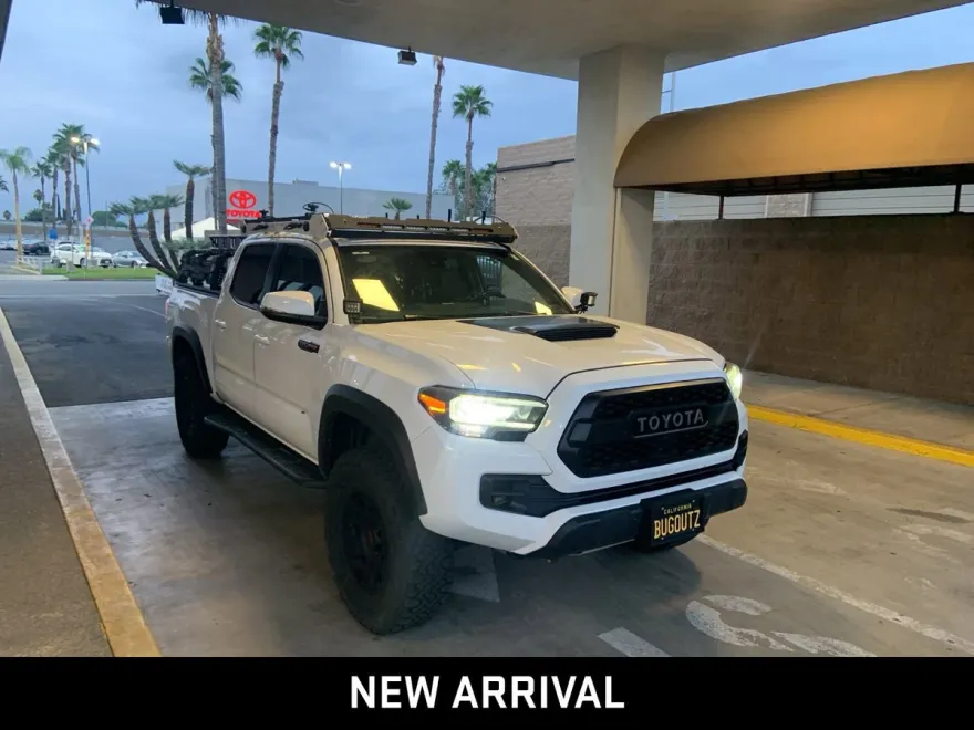 2020 Toyota Tacoma SR5 photo 1